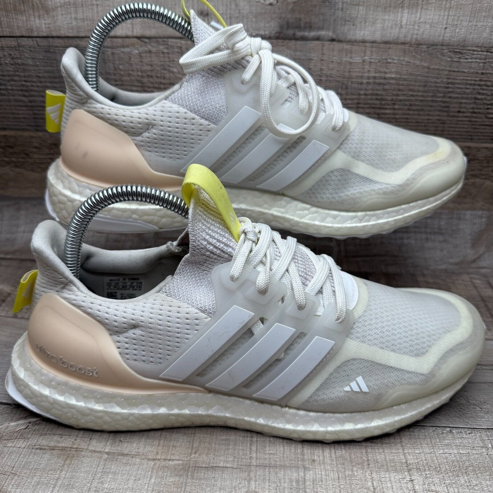 Adidas UltraBoost Running Shoes Womens Size 8 White Sneakers DNA Mono GX3081‎
